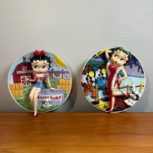 Set of 2 Danbury Mint Betty Boop 3D‎ Collectors Plate Kissing Booth & Hollyboop